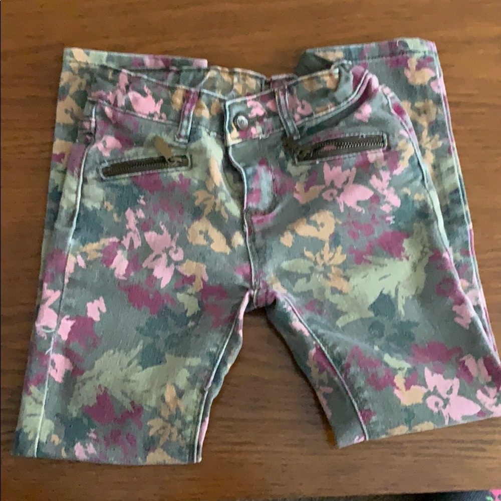 P7: DKNY  girl jeans